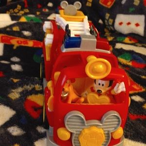 Mickey mouse & Pluto Firetruck